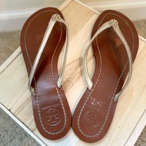 Tory Burch Terra Thong Flip-flop Sandals Gold Patent Leather Size 7.5M
